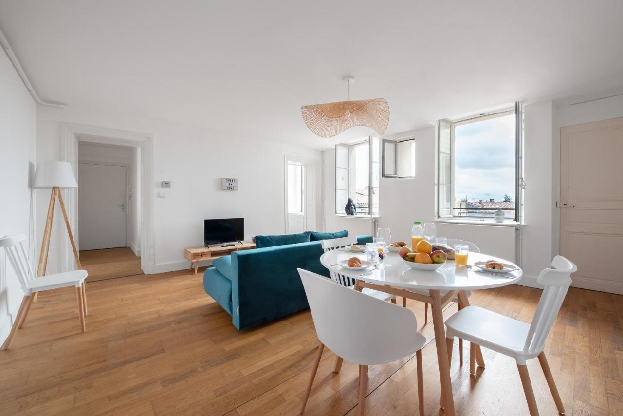 Appartement Charmand Duplex Avec Vue Sur La Cite & Les Toits à Carcassonne Extérieur photo