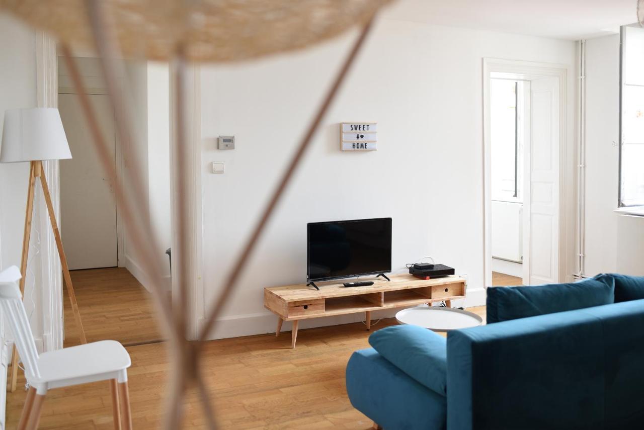 Appartement Charmand Duplex Avec Vue Sur La Cite & Les Toits à Carcassonne Extérieur photo